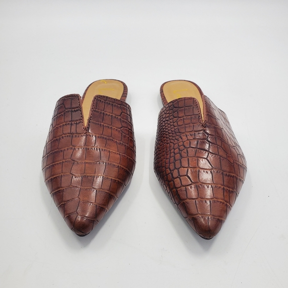 Lulu's Jaelyn Brown Crocodile Embossed Pointed-Toe Slides Boho Flats - Picture 2 of 7
